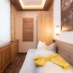 Platzergasse 3* Фис
